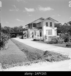 Antille Olandesi e Suriname al momento della visita reale della Regina Juliana e del Principe Bernhard nel 1955 Proprietà, probabilmente a Paramaribo Data: 1 ottobre 1955 Ubicazione: Paramaribo, Suriname Parole Chiave: Residences Foto Stock