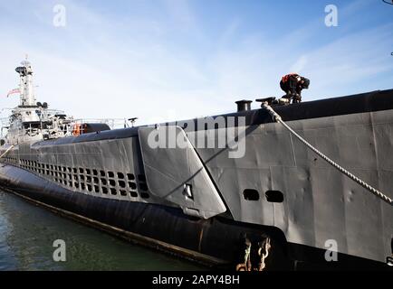 La USS Pampanito (SS-383/AGSS-383), un sottomarino di classe Balao, era una nave della Marina degli Stati Uniti ormeggiata al molo 45 di San Francisco Foto Stock