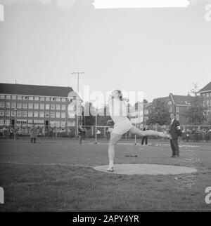 International Amsterdam Athletics Concorsi Cees Koch Data: 13 giugno 1962 Parole Chiave: Atletica Concorsi Nome personale: Cees Koch Foto Stock