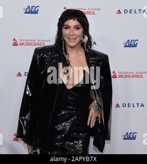 Los Angeles, Stati Uniti. 25th Gen 2020. La cantante Kesha arriva per la Persona MusiCares del gala dell'anno che onora l'Aerosmith al Los Angeles Convention Center di Los Angeles venerdì 24 gennaio 2020. Foto di Jim Ruymen/UPI Credit: UPI/Alamy Live News Foto Stock