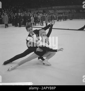 World Figure Skating Championship 1964 a Dortmund vincitori di equitazione. Kilius-Bäumler Data: 29 Febbraio 1964 Luogo: Dortmund Parole Chiave: Pattinaggio Figura Nome Personale: Bäumler, Hans-Jürgen, Kilius, Marika Foto Stock