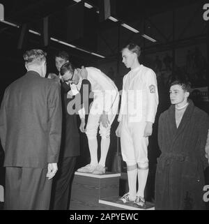 Campionati mondiali di scherma giovanili a Rotterdam, i numeri 1, 2 e 3 sul palco onorario Data: 16 aprile 1965 Località: Rotterdam, Paesi Bassi del Sud Parole Chiave: Campionati, scherma Foto Stock