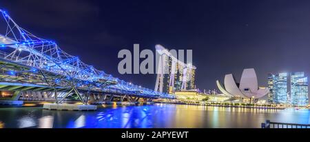 Lo skyline di Singapore e la vista della baia di Marina Foto Stock