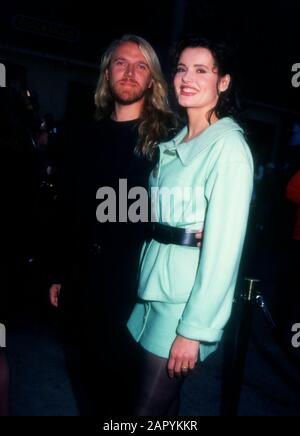 Westwood, California, USA 9th Giugno 1995 il 9 Giugno 1995 il regista Renny Harlin e l'attrice Geena Davis partecipano alla Warner Bros. Pictures 'Batman Forever' Premiere al Mann Village Theatre di Westwood, California, USA. Foto Di Barry King/Alamy Stock Foto Foto Stock