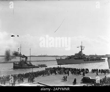 Kortenaer Leaves Den Helder Data: 3 aprile 1948 Parole Chiave: Navi Nome istituto: HM Kortenaer Foto Stock