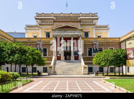 Il Museo storico Nazionale neoclassico presso l'antico palazzo del Parlamento, Atene, Grecia Foto Stock