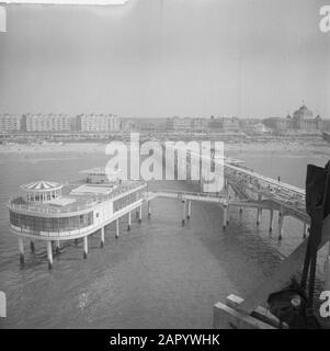 Molo di lavoro a Scheveningen. Panoramica molo alla spiaggia Data: 12 aprile 1961 luogo: Scheveningen, Zuid-Holland Parole Chiave: Attività, panoramiche, spiagge Foto Stock