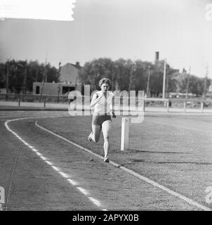 Concorsi internazionali Tienkamp a Bruges Data: 11 giugno 1961 luogo: Bruges Parole Chiave: TIENKAMPS, COMPETIES Foto Stock