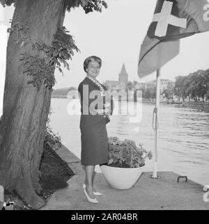 Ritratto del soprano Irmgard Seewried ad Amsterdam per la partecipazione in Olanda-festival Data: 21 giugno 1962 Località: Amsterdam, Noord-Holland Parole Chiave: Ritratti, sopranos Nome personale: Irmgard Seewried Nome istituzione: Holland Festival Foto Stock