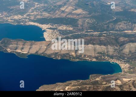 La costa ionica del continente greco, con le città di Igoumenitsa e Plataria Foto Stock