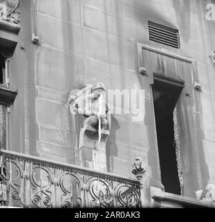 Snotneus lungo la facciata di C e A al Damrak Data: 21 febbraio 1963 Parole Chiave: Facciate Nome dell'istituzione: C&A Foto Stock