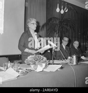 Incontro Giubilare Il Mulino Olandese 40 Anni. Tavolo da tavola. Segretario Hollandse Molen 40 anni di servizio Data: 3 marzo 1963 Parole Chiave: Tavoli da tavola, anniversari, segretari, riunioni Foto Stock