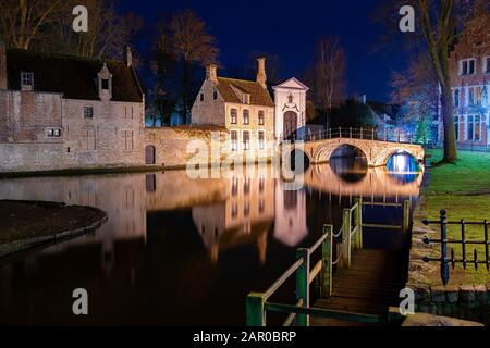 Ingresso del Beguinage (Begijnhof) a Bruges (Belgio) Foto Stock