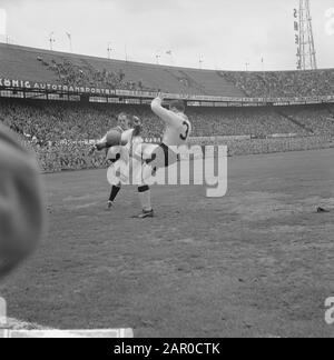 Feijenoord contro DOS 3-0. Momento del gioco Data: 4 maggio 1963 Parole Chiave: Sport, calcio Nome dell'istituzione: Feyenoord Foto Stock