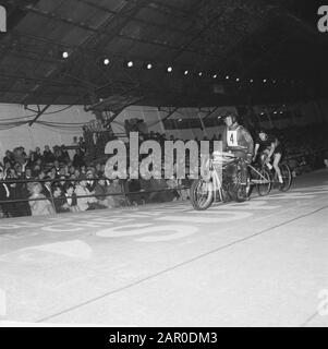 Campionati Del Mondo A Recourt. Finali Stayers professionisti Data: 7 agosto 1963 Parole Chiave: Stayers, finali, pro, campionati del mondo Foto Stock