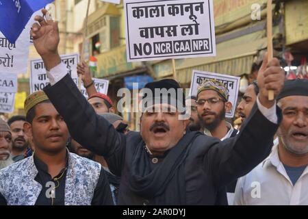 Ajmer, India. 24th Gen 2020. La gente dell'India protesta contro la legge di modifica di cittadinanza, anche conosciuta come CAA e NRC. La legge sulla cittadinanza (Emendamento) e il registro nazionale delle proteste Dei Cittadini, o LA CABINA e le proteste NRC, sono una serie di proteste in corso in India. Le proteste sono iniziate ad Assam, Delhi, Meghalaya, Arunachal Pradesh e Tripura. (Foto Di Shaukat Ahmed/Pacific Press) Credit: Pacific Press Agency/Alamy Live News Foto Stock