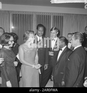 Soiree De Bonne Volonte 1963 All'Hilton Hotel Amsterdam Data: 8 Novembre 1963 Località: Amsterdam, Noord-Holland Nome Personale: Beatrix, Princess Nome Dell'Istituzione: Hilton Hotel Foto Stock