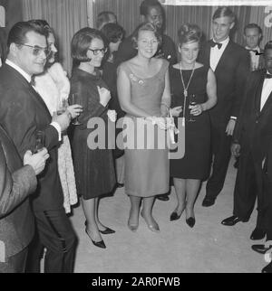 Soiree De Bonne Volonte 1963 All'Hilton Hotel Amsterdam Data: 8 Novembre 1963 Località: Amsterdam, Noord-Holland Nome Personale: Beatrix, Princess Nome Dell'Istituzione: Hilton Hotel Foto Stock