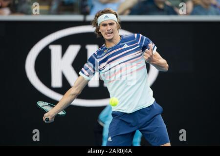 Alexander Zverev della Germania ha sconfitto Fernando Verdasco della Spagna 6-2 6-2 6-4 durante il terzo round match all'ATP Australian Open 2020 a Melbourne Park, Melbourne, Australia, il 25 gennaio 2020. Foto Di Peter Dovgan. Foto Stock