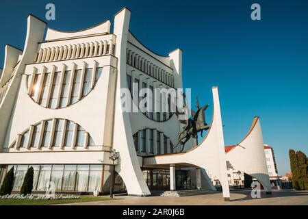 Grodno, Bielorussia. Grodno Regional Drama Theatre In Sunny Autunno Day. Foto Stock