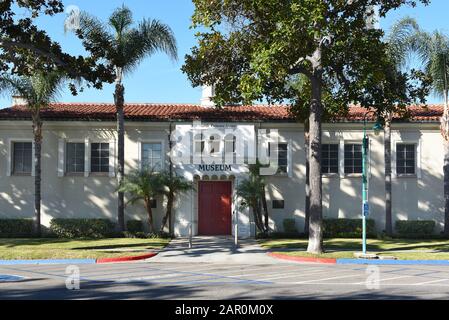 Fullerton, CALIFORNIA - 24 JAN 2020: Fullerton Museum Center, uno spazio educativo che mostra diverse mostre e programmi di storia, scienza, ar Foto Stock