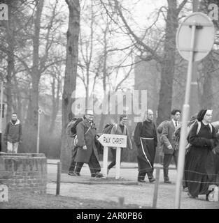 Pax Christi ha iniziato, circa 3000 partecipanti a Den Bosch Data: 2 aprile 1964 Località: Den Bosch Parole Chiave: Partecipanti Nome istituto: Pax Christi Foto Stock