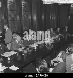Nell'incontro di gestione di NHM di costruzione della banca di Twense e di NHM, panoramica Data: 17 giugno 1964 Parole Chiave: Indici, edifici, panoramiche Nome dell'istituzione: Twentsche Bank Foto Stock