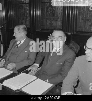 Nell'incontro di gestione di NHM della banca di Twense e NHM, Van de Wall Bake (kop) presidente Data: 17 giugno 1964 Parole Chiave: Capi, direttori, edifici, presidenti Nome dell'istituzione: Twentsche Bank Foto Stock
