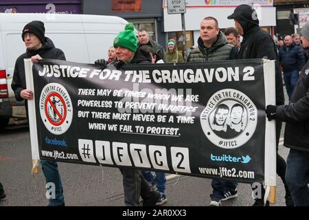 Glasgow, Regno Unito. 25th Gen 2020. Una marcia pro IRA e pro-Irish Republicanism ha avuto luogo attraverso il centro della città di Glasgow con una scorta significativa della polizia. C'è stata una piccola contro-dimostrazione da pro-sindacalisti e la polizia ha fatto diversi arresti. Credito: Findlay/Alamy Live News Foto Stock