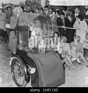 World Animal Day 1964, Nutrire Gli Animali Data: 5 Ottobre 1964 Parole Chiave: Animal Institution Nome: World Animals Day Foto Stock