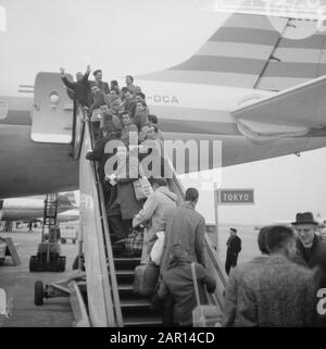 Partenza da Schiphol di marinai filippini Data: 11 Febbraio 1965 luogo: Noord-Holland, Schiphol Parole Chiave: ZALEDEN, partenza Foto Stock