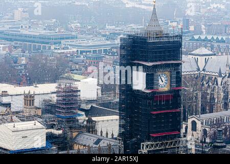 Big ben orologio a Londra riparazioni di manutenzione. Famosa torre dell'orologio in Inghilterra in costruzione, Londra, Regno Unito - immagine Foto Stock