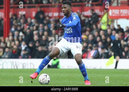 Londra, Regno Unito. 25 Gennaio 2020. Brentford, LONDRA - GENNAIO 25TH Kelechi Iheanacho di Leicester City in azione durante la partita della fa Cup tra Brentford e Leicester City al Griffin Park, Londra Sabato 25th Gennaio 2020. (Credit: Jacques Feeney | MI News) La Fotografia può essere utilizzata solo per scopi editoriali di giornali e/o riviste, licenza richiesta per uso commerciale Credit: Mi News & Sport /Alamy Live News Foto Stock