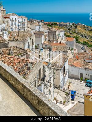 Vista panoramica di Monte Sant'Angelo, antico borgo della provincia di Foggia, Puglia Puglia (Italia). Foto Stock