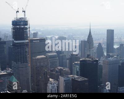 New York, Stati Uniti d'America - 31 maggio 2019: Panoramica del centro città, tra cui l'edificio Chrysler, L'edificio Metlife e il sito di costruzione di One Vanderbilt. Foto Stock