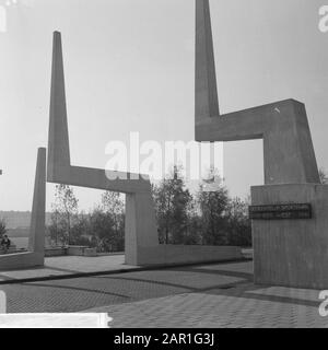 Due parchi sportivi, sabato prossimo By Alderman Carriage aperto ingresso nuovo sportpark Ookmeer Data: 22 Ottobre 1965 luogo: Amsterdam, Noord-Holland Parole Chiave: Arte, strutture sportive Nome personale: Carriage, Peter John Foto Stock