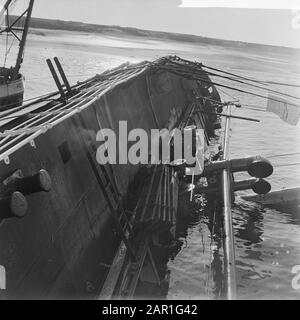 Stoccaggio della nave capsized Akti in Europoort, Rotterdam Il capsized freighter Data: 19 ottobre 1965 Località: Rotterdam, Zuid-Holland Parole Chiave: Incidenti marittimi, navi da carico, spedizioni Foto Stock