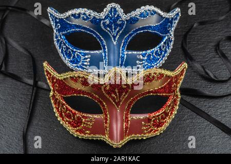 L'Hotel Colombina, rosso, blu o carnevale masquerade mask Foto Stock