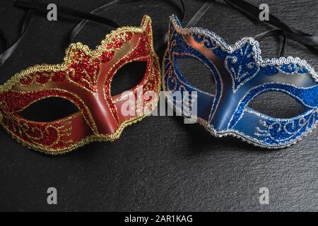L'Hotel Colombina, rosso, blu o carnevale masquerade mask Foto Stock