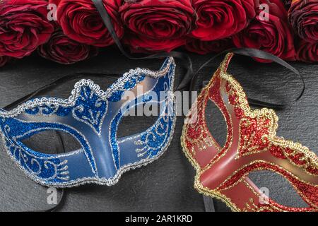 L'Hotel Colombina, rosso, blu o carnevale masquerade mask Foto Stock