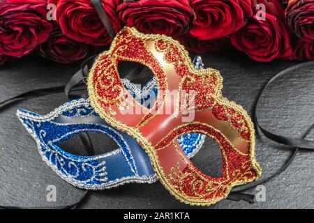 L'Hotel Colombina, rosso, blu o carnevale masquerade mask Foto Stock