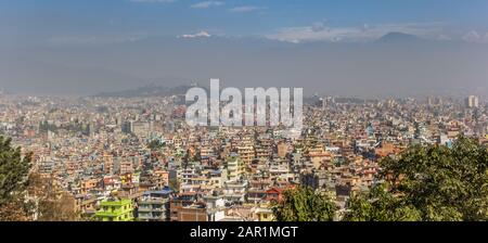 Panorama della vista su Kathmandu da Kirtipur, Nepal Foto Stock