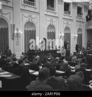 Politica salariale e dei prezzi in Lower House, government table (Overview) Data: 25 maggio 1966 Parole Chiave: WALONS, pricing policy Nome dell'istituzione: House Foto Stock