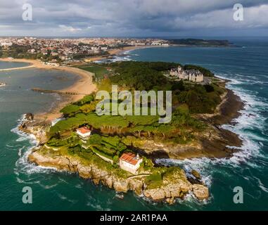 Veduta aerea della penisola di Magdalena a Santander Foto Stock