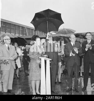 Princess Margriet ha aperto LTS a Soest, Princess Margriet durante la presentazione Data: 27 giugno 1966 Località: Soest, Utrecht Parole Chiave: Aperture, principesse, scuole Nome personale: Margriet, principessa Foto Stock