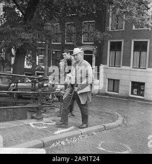 Germania fori di perforazione in Amsterdam strada superficie Data: 29 luglio 1966 Parole Chiave: Nato Foto Stock