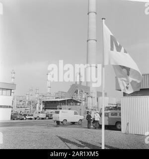 Apertura ufficiale da parte di Prins Bernhard della raffineria Mobil Oil di Amsterdam Parte della raffineria Data: 24 settembre 1968 Località: Amsterdam, Noord-Holland Parole Chiave: Raffinerie Nome istituto: Mobil Oil Foto Stock