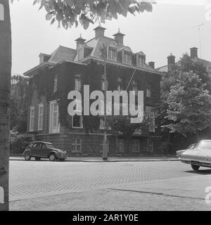 Institut Français (Maison Descartes) al Museumplein di Amsterdam la Maison Descartes è un istituto culturale fondato nel 1933 e finanziato dal Ministero francese delle Relazioni estere Data: 8 agosto 1969 posizione: Amsterdam, Noord-Holland Parole Chiave: Organizzazioni di interesse, immagini della città Foto Stock