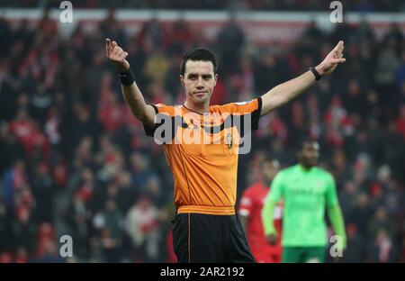 Liegi, Belgio . 25th Gen 2020. Liegi, BELGIO - 24 GENNAIO: Arbitro Jasper Vergoote durante la partita della Jupiler Pro League giorno 23 tra Standard de Liege e e KV Oostende il 24 gennaio 2020 a Liegi, Belgio. (Foto Di Vincent Van Doornick/Isosport) Credit: Pro Shots/Alamy Live News Credit: Pro Shots/Alamy Live News Credit: Pro Shots/Alamy Live News Credit: Pro Shots/Alamy Live News Credit: Pro Shots/Alamy Live News Foto Stock