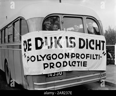 Filmopshots Polygoon-profili film The dike is close Annotation: The film, starring Kees Brusse, premiered on October 6, 1950 Date: November 10, 1949 Location: Walcheren, Zeeland Keywords: Films Settings Name: Polygon Foto Stock